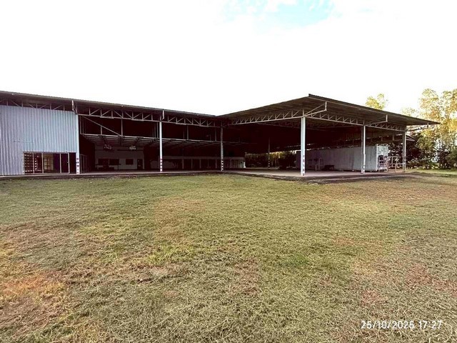 ขายโรงงาน ตาก ถนน สายเจดีย์ยุทธหัตถี-บ้านท่าปุย ตำบล ย่านรี อำเภอ สามเงา จังหวัด ตาก  ถนน สายเจดีย์ยุทธหัตถี-บ้านท่าปุย(ทล.1107) ตำบล ย่านรี อำเภอ สามเงา จังหวัด ตาก  ราคา 5,839,000 บาท  ( ราคาต่อรองได้ )  รายละเอียดทรัพย์ -  เนื้อที่ 3 ไร่ 3 งาน 12 ตารางวา พื้นที่ใช้สอย 1,312 ตร.ม. -  3 ห้องนอน 3 ห้องน้ำ  -  บ้านหันไปทางทิศเหนือ  พิกัดทรัพย์ : https://maps.app.goo.gl/QHnGQtAAbKUbp2fg9  สถานที่ใกล้เคียง   - โรงพยาบาลสามเงา