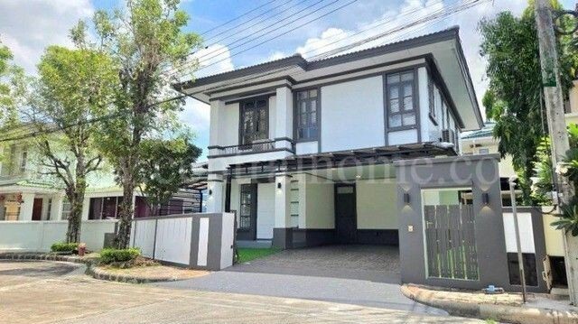 รหัสทรัพย์&nbsp; N1068บ้านเดี่ยว โกลเด้นล้านนา รามคำแหง 92&nbsp; ทำเลดีติดถนนรามคำแหง&nbsp;ที่ตั้ง : ซอยรามคำแหง 92 แขวงสะพานสูง เขตสะพานสูง กรุงเทพ 10240รายละเอียดทรัพย์- บ้านเดี่ยว 2 ชั้น, ขนาดพื้นที่ 71.6 ตารางวา, พื้นที่ใช้สอย 250&nbsp; ตารางเมตร- 3 ห้องนอน, 3 ห้องน้ำ, 2 ห้องรับแขก, 2 ห้องครัว, 1 ห้องเก็บของ, 2 ที่จอดรถ- ต่อเดิมเพิ่มขนาด 2 ชั้น ภายในตัวบ้าน, บรรยากาศเงียบสงบเป็นส่วนตัว- สามารถเลี�