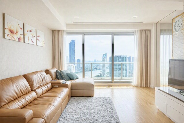 คอนโดมิเนียม ระดับ Luxury 3 นอน 3 น้ำ ขๅยขาดทุน 10 ล้าน PenthouseThe River ใกล้ BTS เจริญนคร 400 ม.ท่าเรือ พื้นที่ 138 ตร.ม. ชั้น 41 Top Floor ตึก B คอนโด Luxury ริมแม่น้ำเจ้าพระยา วิวแม่น้ำ และวิวเมือง ใกล้ ICONSIAM 450 ม.โรงพยาบาลรร.นานาชาติ เดินทางาะดวก เชื่อมต่อถนนหลักหลายสาย ขาย 23,999,999 บาทSold at a loss of 10 million.Penthouse The River Luxury 3-bed 3-bath condominium near BTS Charoen Nakhon 400 m. and the pier. Spacious 138 sq.m. unit on the 41st floor Top Floor of Building B with stunning river and city views. Conveniently located near ICONSIAM 450 m. hospitals and international schools with easy access to major roads. 