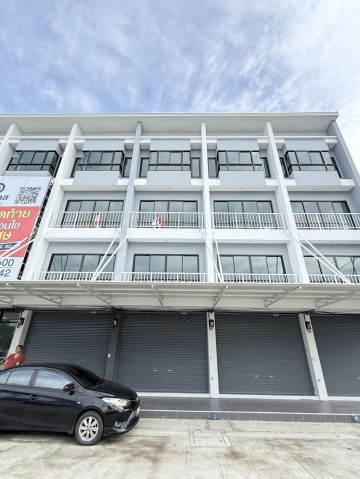 RealEstate 902-2 ให้เช่าอาคารพาณิชย์ 3 คูหา (ซอยกันตนา บางใหญ่) ที่จอดรถกว้างขวาง จอดได้กว่า 30 คัน!ที่ตั้ง: บ้านเลขที่ 68/14, 68/15, 68/16 ซอยกันตนา ต.บางใหญ่ อ.บางใหญ่ จ.นนทบุรี พิกัด Google Maps: https://maps.app.goo.gl/y26w6CKxrSg87GZ27&nbsp; ทำเลเด่น ที่จอดรถจุกๆ เหมาะมากสำหรับธุรกิจที่ลูกค้าต้องขับรถมา หรือต้องการพื้นที่จอดรถเยอะ! • อาคารพาณิชย์จำนวน 3 ห้อง (ปัจจุบันยังไม่เชื่อมทะลุกัน)• พื้นที่ใช้สอยกว้างขวาง จุใจ�