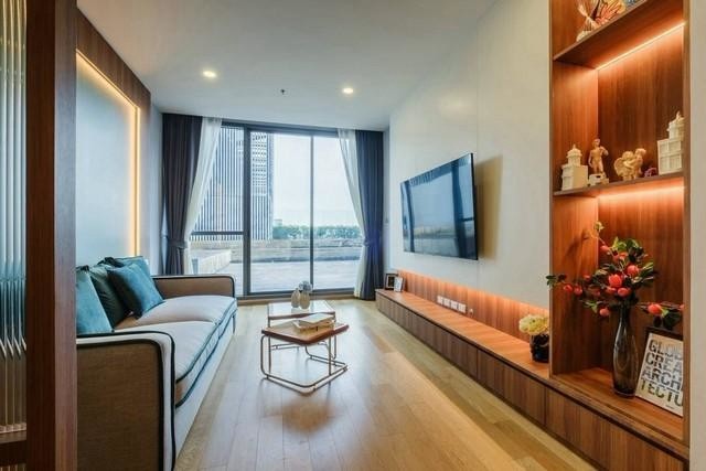 ขายคอนโด Hyde Sukhumvit 13ขนาด: 3 ห้องนอน 3 ห้องน้ำ (พื้นที่รวม 180 ตร.ม. | พื้นที่ใช้สอยภายใน 150 ตร.ม. + ระเบียง 30 ตร.ม.) ชั้น: 21________________________________________ทำเลที่ตั้งที่ตั้ง: ซอยสุขุมวิท 13 แขวงคลองเตยเหนือ เขตวัฒนา กรุงเทพมหานคร 10110https://maps.app.goo.gl/fCqS2mbqa1oVak3k8?g_st=il สถานที่ใกล้เคียง•ย่าน: สุขุมวิท 13 - นานา - อโศก•BTS: สถานีนานา (เดินประมาณ 5 นาที)________________________________________ราคาและเงื่อนไข•ราคาขาย: 38,000,000 บาท (สามสิบแปดล้านบาท)•ค่าธรรมเน