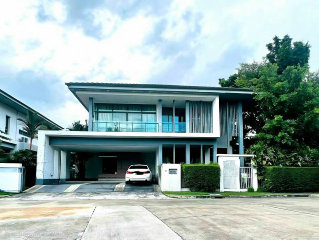 ขาย #บ้านเดี่ยว หมู่บ้านเศรษฐสิริ ศรีนครินทร์-พระราม 9 ถนนกรุงเทพกรีฑา ซอย 7 แยก 4 #ใกล้โรงเรียนนานาชาติไบรท์ตันราคาขาย 23,900,000 บาท#รายละเอียดประเภท : บ้านเดี่ยว 2 ชั้น #หลังมุมหมู่บ้าน : เศรษฐสิริ ศรีนครินทร์-พระราม 9ขนาดที่ดิน :  108 ตารางวาพื้นที่ใช้สอย :  330 ตรม.จำนวนห้อง : 5 ห้องนอน  4 ห้องน้ำ - 1 ห้องแม่บ้านพร้อมแยกส่วน 1นอน/1น้ำ ที่จอดรถ : 2 คันเฟอร์นิเจอร์ / เครื่องใช้ไฟฟ้า :  บ้�