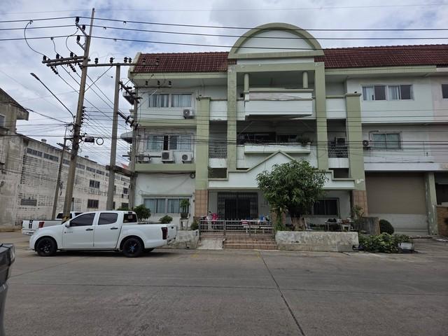 ขายโรงงาน260ตร.วโครงการFactory Land 1พุทธมณฑลสาย5 พร้อมออฟฟิศ3ชั้นไฟฟ้า3เฟสราคาขาย 18,000,000 บาท ( โอนคนละครึ่ง )ราคาเช่า 90,000 บาท / เดือน ( สัญญาขั้นต่ำ 3 ปี )ที่ตั้ง 66 ถนนพุทธมณฑลสาย 5 ตำบลไร่ขิง อำเภอสามพราน นครปฐม 73210ติดต่อ : คุณภัสพงณ์ 0634098164Line : deedee23https://www.facebook.com/profile.php?id=61581484955548เนื้อที่ 260 ตารางวา พื้นที่ใช้สอยรวม 980 ตารางเมตรตัวโรงงาน พื้นที่ 720 ตร.ม.ออฟฟิศ 3 ชั้น พื้นที่ 510 ตร.ม.รับน้ำหนักกว่า 2 ตัน / ตาร�