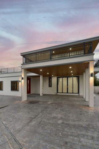 โซนสันผีเสื้อ ขาย 17.88 ล้าน 178 ตรว. Private Pool Villa บ้านสร้างใหม่ #แปลงมุม #เฟอร์นิเจอร์ครบตามภาพ #ใกล้แยกรวมโชค เพียง 2.5 กม. เดินทางเข้าเมืองสะดวกรายละเอียดทรัพย์ที่ดิน 178 ตร.วาพื้นที่ใช้สอย 540 ตร.ม.3 ห้องนอน4 ห้องน้ำ3 โซนรับแขก1 ห้องทำงาน1 ห้องครัวสระว่ายน้ำระบบเกลือที่จอดรถ 2 คันบ้านสร้างใหม่ นอกโครงการแปลงมุม ให้ความเป็นส่วนตัวขายพร้อมเฟอร์นิเจอร์ตามภาพโครงสร้างบ้านสร้า