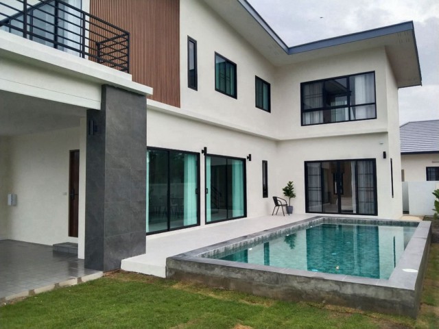 ให้เช่า 100,000 บาท/เดือน ขาย 8.9 ล้าน #โซนสันพระเนตร #สันทราย Private Pool Villa พูลวิลล่าสุดหรู ตกแต่งครบ #Fully Furnished พร้อมอยู่ ทำเลศักยภาพ #ใกล้เซ็นทรัลเฟสติวัล เดินทางสะดวก #ซื้ออยู่เองหรือปล่อยเช่าก็ได้รายละเอียดทรัพย์เนื้อที่ดิน 100 ตารางวาพื้นที่ใช้สอย 290 ตารางเมตร4 ห้องนอน3 ห้องน้ำ1 ห้องนั่งเล่น1 ห้องครัวแยกเป็นสัดส่วนที่จอดรถในบ้าน 2 คันที่จอดรถหน้าบ้าน 2 คันไฮไลท์และสิ่งอำน�