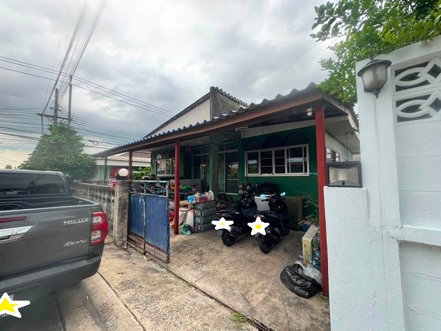 ขายที่ดินพร้อมสิ่งปลูกสร้าง 51 ตรว. หมู่บ้านจิรัฐติกร 7 ซอยประเสริฐมนูกิจ 14 เกษตรนวมินทร์ *** ราคาขาย 7.1 ล้านบาท ต่อรองได้   ติดต่อ:: ชยา โทร/ID Line:: 0942823961   Link Line:: https://line.me/ti/p/3xFA1An8Kcรหัส# T26-1180ที่ดินพร้อมสิ่งปลูกสร้าง หมู่บ้านจิรัฐติกร 7 ซอยประเสริฐมนูกิจ 14๐ ขนาด 51 ตรว ๐ 4 ห้องนอน 2 ห้องน้ำ๐ ที่จอดรถ 1 คันสถานที่ใกล้เคียงเดินทางสะดวก๐ ห่างจากถนนเกษตรนวมินทร์ 150 เมตร๐ อเวนิว เกษตร 1.4 กม / เซ็นท�