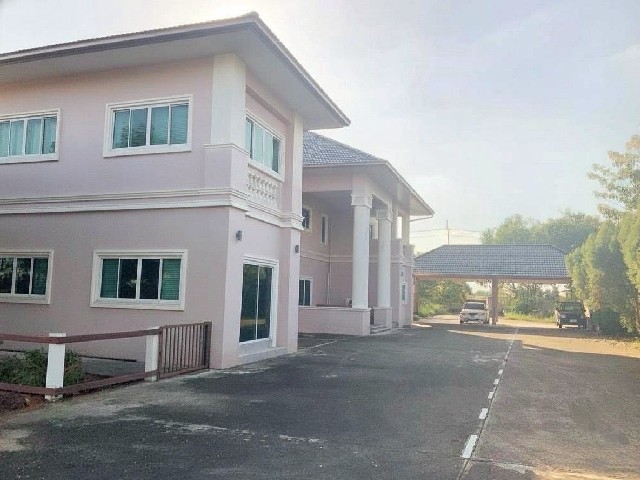 ขายที่ดินพร้อมอาคารสำนักงาน 2 ชั้น พื้นที่ 8-0-20 ไร่ ต.สนับทึบ อ.วังน้อย จ.พระนครศรีอยุธยาตัวอาคารหันทิศเหนือ พื้นที่ใช้สอย 1,045 ตร.ม.พร้อมใช้งานกว้าง 19*27.5 ม. ประกอบด้วย - ชั้น 1 ห้องสำนักงาน 5 ห้อง,ห้องปฏิบัติการ (ห้องแลป)   1 ห้อง,ห้องทานอาหาร 1 ห้อง,ห้องครัว 1 ห้องห้องแม่บ้าน 1 ห้อง,ห้องเก็บของ 1 ห้อง,ห้องน้ำ 7 ห้อง- ชั้น 2 ห้องนอนใหญ่ 1 ห้อง มีห้องน้ำภายใน 3 ห้อง , ห้องนอนกลาง 2 ห้อง,�