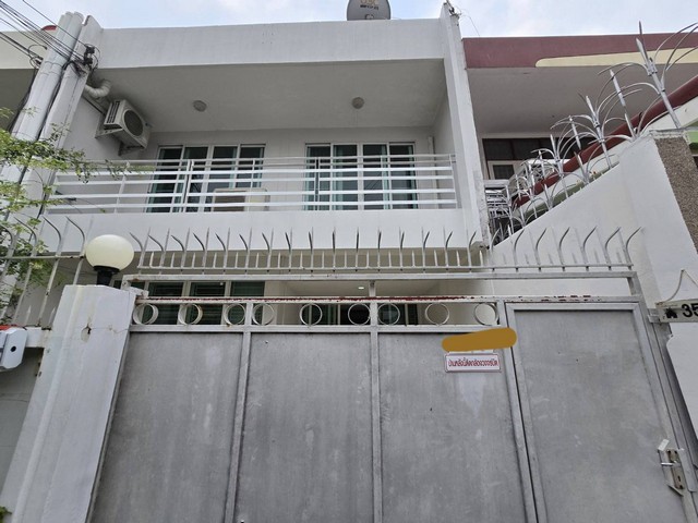 ให้เช่าบ้านแฝด2ชั้น 28 ตรว. #บ้านเช่าสุขุมวิท 4ห้องนอน 2ห้องน้ำ แอร์5ตัว ไม่มีเฟอร์นิเจอร์1ครัวจอดรถได้1คัน ????อยู่ถนนสุขุมวิท89 แขวงบางจาก เขตพระโขนง กรุงเทพฯ 10260ใกล้ BTS สถานีบางจาก- Starbucks , 7-11 , Family Mart- ตลาดสด ร้านอาหารมากมายความสะดวกภายนอก: เดิน 6 นาทีถึง BTS บางจาก, ใกล้โลตัสอ่อนนุช, โรงเรียนนานาชาติ Wells และ True Digital Parkไม่อนุญาตให้เลี้ยงสัตว์ (สุนัข/แมว)ไม่รับจดทะเบียนบริษัท  ให้เช่