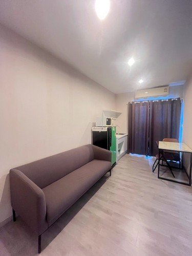 Dfb0148 ให้เช่า plum condo central station เฟส 2 ใกล้ MRT ตลาดบางใหญ่ ติดเซ็นทรัลเวสเกต ทิศตะวันออกที่ตั้ง: ติดเซ็นทรัลเวสต์เกต ริมถนนรัตนาธิเบศร์  ใกล้ MRT ตลาดบางใหญ่ MRT สามแยกบางใหญ่ ขนาด:  26 ตรม.  1 ห้องนอน 1 ห้องน้ำชั้น 36เงื่อนไขการเช่า>มัดจำ 2 เดือน จ่ายล่วงหน้า 1เดือน สัญญา 1 ปีค่ะ พร้อมเข้าอยู่ได้เลยค่ะสนใจชมทรัพย์ /สอบถามCALL : 0615659566 , 0927988789LINE : @differthailand (ซื้อ,เช่า)https://line.me/R/ti/p/@differthailandhttps://www.facebook.com/Differestate----------------DIFFER 