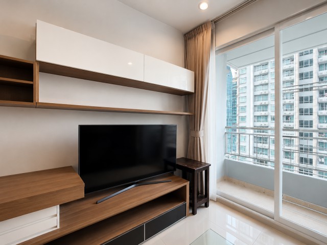 AOM 3067ขายคอนโด ชั้นสูง วิวสวย  เซอร์เคิล คอนโดมิเนียม (Circle Condominium) 48 ตรม ชั้น 17 ใกล้ MRT เพชรบุรี   โครงการ Circle Condominium (เซอร์เคิล คอนโดมิเนียม) แขวงมักกะสัน เขตราชเทวี,กรุงเทพมหานคร  1  ห้องนอน   1   ห้องน้ำ   ใช้สอย   47.56 ตร.ม.ราคา 4,150,000 รายละเอียดโครงการ ชื่อโครงการ เซอร์เคิล คอนโดมิเนียม (Circle Condominium)พัฒนาโดย บริษัท เฟรเกรนท์ พร็อพเพอร์ตี้ จำกัดคอนโด High Rise 2 อาคาร 30 ชั้น 44 ชั้น จำนวน 917 ยูนิตสร้างเสร