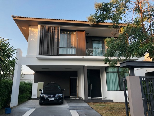ให้เช่าบ้านเดี่ยว 2 ชั้น 60 ตรว. 3 ห้องนอน หมู่บ้านมัณฑนา อ่อนนุช-วงแหวน 3 ใกล้เมกะบางนา *** ราคาเช่า 55,000 บาท/เดือน ติดต่อ:: ชยา โทร/ID Line:: 0942823961   Link Line:: https://line.me/ti/p/3xFA1An8Kcรหัส # T26-1044บ้านเดี่ยว 2 ชั้น หมู่บ้านมัณฑนา อ่อนนุช-วงแหวน 3  • เนื้อที่ 60 ตร.ว.• พื้นที่ใช้สอย 160 ตรม. • 3 ห้องนอน 3 ห้องน้ำ   • 4 ที่จอดรถ • ให้เช่าบ้านเปล่าไม่มีเฟอร์นิเจอร์ • บรรยากาศเงียบสงบ เหมาะสำหรับอยู่อาศัยเป็นครอบครัวส�