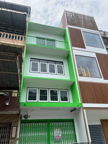 ขาย อาคารพาณิชย์ เจริญนคร 7 ตึกแถว 18 ตร.วา พื้นที่ใช้สอย 250 ตร.ม. 4 นอน 3 น้ำ  รีโนเวทใหม่ ใกล้ ICONSIAM 16,000,000 บาทอาคารพาณิชย์ 4 ชั้น รีโนเวทใหม่ ทำเลเจริญนคร เดินทางสะดวก ใกล้รถไฟฟ้าสายสีทองและสายสีเขียวเข้ม รายล้อมด้วยแหล่งช้อปปิ้ง โรงแรม และสถานศึกษาชั้นนำ เหมาะสำหรับอยู่อาศัย ทำโฮมออฟฟิศ หรือประกอบธุรกิจรายละเอียดทรัพย์• ขนาดที่ดิน 18 ตารางวา• พื้นที่ใช้สอย 250 ตารางเ�