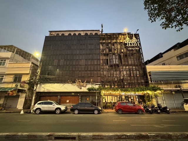 ขายอาคารพาณิชย์ 5 ห้อง 4 ชั้น ติดถนนหน้าลานคนเมือง เสาชิงช้า วัดสุทัศน์  เหมาะทำโรงแรม โฮสเทล ภัตตาคาร สำนักงานรายละเอียด (รหัสทรัพย์ B1-0234)*** ขายอาคารพาณิชย์ 5 คูหา พร้อมลิฟท์ ติดถนนหน้าลานคนเมือง เสาชิงช้า วัดสุทัศน์ ****** เหมาะทำ โรงแรมบูทีค, โฮสเทล, ภัตตาคาร, คาเฟ่, สำนักงาน*** ราคาขาย 120 ลบ. ****** สนใจติดต่อ คุณต่อ 089-175-6462 *** - อาคารพาณิชย์ 5 คูหา สูง 4 ชั้น พร้อมลิฟท์ มีดาดฟ้า - พื�