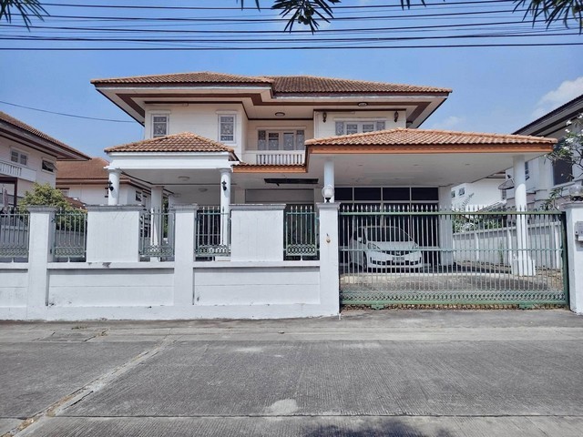 RH02328 บ้านเดี่ยว 100 ตรว. 3 ห้องนอน  3 ห้องน้ำ จอดรถในบ้านได้ 4 คัน ย่านตลิ่งชันเขตทวีวัฒนา กรุงเทพมหานครหมู่บ้านธนาภิรมย์ ปิ่นเกล้าที่ตั้ง แขวงศาลาธรรมสพน์ เขตทวีวัฒนา กรุงเทพมหานครบ้านเดี่ยว 2 ชั้น 100 ตารางวา 240 ตารางเมตร3 ห้องนอน , 3 ห้องน้ำ ห้องนอนเฟอร์นิเจอร์ครบพร้อมอยู่ห้องครัวมีไมโครเวฟ ซิงค์ เครื่องซักผ้า ตู้เย็นครบจอดรถในบ้านได้ 3-4 คันราคาเช่า 28,000/เดือน ราคาขา�