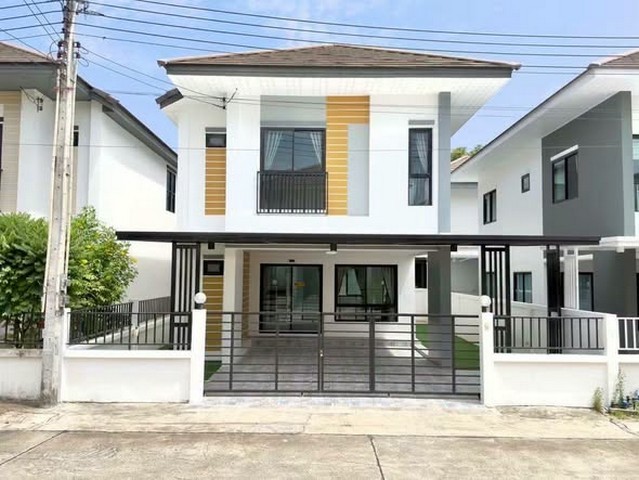 เปิดขายบ้านรีโนเวทใหม่ พร้อมเข้าอยู่ The Perfect Hill Nongmon บ้านมือ 1 รีโนเวทใหม่ราคาเพียง 3.xx ล้านบาทบ้านแฝดสไตล์บ้านเดี่ยวรายละเอียดบ้าน เนื้อที่ 35.6 ตารางวา ซอย 2 (ขวามือ) ทำเลดีมาก ติดเทศบาลเหมืองขนาด 3 ห้องนอน 3 ห้องน้ำ 1 ห้องครัว จอดรถได้ 2 คัน บรรยากาศดี วิวเขา เดินทางสะดวกของแถมจัดเต็ม พร้อมเข้าอยู่ ฟรีโอน ฟรีจดจำนอง บิวท์อินชั้นวางทีวีและตู้โชว์- บิวท์อินโซนครัว- โซฟา-