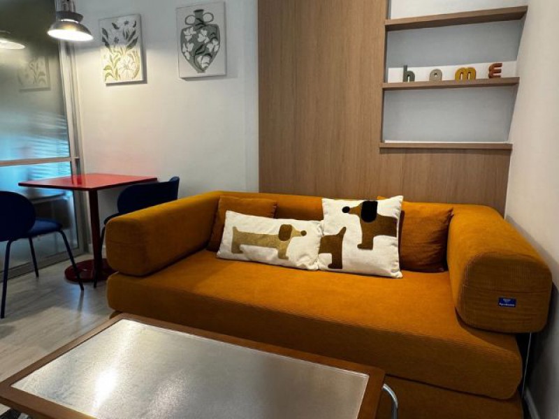 ให้เช่า  15,000 /เดือน*ขาย 2.49 ล้านบาท* D Condo Sign : ดี คอนโด ซายน์ ทำเล ติด เซ็นทรัล เฟสติวัลเชียงใหม่ห้องมุม บิ้วอินใหม่ทั้งห้อง.ชั้น7 ตึก B ห้องมุม*บิ้วอินใหม่ทั้งห้อง ขนาด 30 ตรม. (รวมระเบียง)1 ห้องนอน 1 ห้องน้ำ 1 ห้องรับแขก และ มีห้องครัว ระเบียงเฟอร์นิเจอร์ พร้อมตกแต่งสไตล์ mid-centuryเครื่องใช้ไฟฟ้า : แอร์ ทีวี ตู้เย็น ไมโครเวฟ เครื่องซักผ้า > ใหม่ยกชุด !( Gross Rental Yield = 7.2% ต่อปี ).สิ่งอำนวยควา