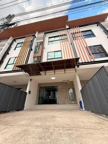 ให้เช่า Home office 3 ชั้น 196 ตร.ม. โครงการ ไอฟีล บางนา iField Bangna ติดถนนกาญจนาภิเษก ใกล้เมกะบางนาติดต่อ:: ชยา โทร/ID Line:: 0942823961Link Line:: https://line.me/ti/p/3xFA1An8Kcรหัส# T26-957Home office 3 ชั้น โครงการ ไอฟีล บางนา iField Bangna• พื้นที่ใช้สอย 196 ตร.ม.• 3 ห้องนอน• 3 ห้องน้ำ• 2 ห้องรับแขก• หน้าบ้านกว้าง 2 ที่จอดรถ• เฟอร์นิเจอร์ครบ แอร์ครบทุกห้อง เครื่องใช้ไฟฟ้าครบ รับสัตว์เลี้ยง พร้อมเข้าอยู่• เดินทางสะดวก อยู่ติดถนนกาญจนาภิเษกส�