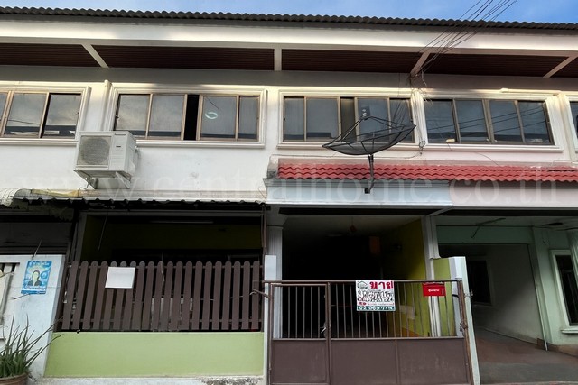 รหัสทรัพย์ &nbsp;N0830&nbsp;ทาวน์เฮ้าส์ ลาดพร้าว 95 หมู่บ้านปรางค์ทิพย์ เดินทางสะดวก ใกล้ MRT สายสีเหลืองที่ตั้ง&nbsp;: ถนนลาดพร้าว แขวงคลองเจ้าคุณสิงห์&nbsp;เขตวังทองหลาง&nbsp;กรุงเทพมหานคร 10310รายละเอียดทรัพย์- ทาวน์เฮ้าส์&nbsp;2 ชั้น ขนาดพื้นที่ 20&nbsp;ตารางวา พื้นที่ใช้สอย 84&nbsp;ตารางเมตร- 3 ห้องนอน, 3 ห้องน้ำ, 1 ห้องรับแขก, 1 ห้องครัว, 1&nbsp;ที่จอดรถ- แอร์ 2 เครื่อง, ปั๊มน้ำ+แทงค์น้ำ 1 ชุด- พื้นชั้นบนไม�
