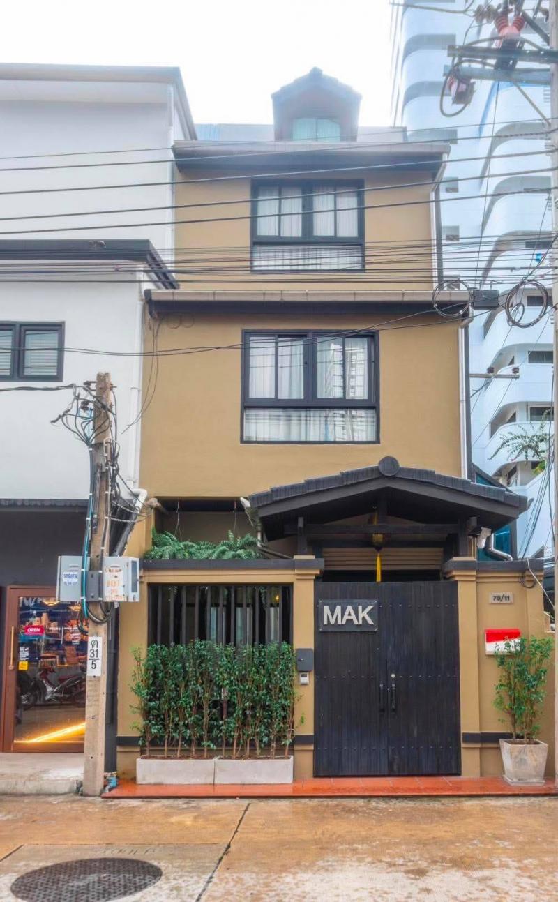 FOR RENT AT A GREAT PRICE!! Beautifully Decorated 4-Storey Townhouse, Fully FurnishedPrime Location on Sukhumvit Soi 15, Near BTS Asok and Terminal 21Convenient transportation with multiple access routes. Easy access to food, markets, 7-Eleven, shops, and many restaurants.4-Storey Townhouse- 6 bedrooms, 4 bathrooms + 1 guest bathroom- Fully furnished and beautifully decorated, ready to move in- Modern-style kitchen with full equipment- High-speed internet throughout the house- Pet-friendlySpecial Services for Daily Rentals+ Airport pick-up service+ Complimentary staff assistance with luggage handlingLocation : Sukhumvit Soi 15, Khlong Toei Nuea, Watthana, Bangkok 10110Nearby Landmarks• 8 minutes to BTS Asok and Terminal 21• 12 minutes to Bumrungrad International Hospital• Near Samitivej Hospital and Bangkok Hospital• 15 minutes to EmQuartier / EmSphere / Emporium• 10 minutes to Nana• 20 minutes to Central ChidlomDaily Rental : 12,000 THB/dayMonthly Rental : 150,000 THB/mont