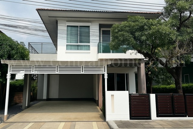 รหัสทรัพย์ : 6730บ้านเดี่ยว ฮาบิเทีย บอนด์ ราชพฤกษ์ เฟอร์ครบ ถนนเมน&nbsp;ที่ตั้ง :&nbsp;ถนนสะพานนนทบุรี-บางบัวทอง 345 ตำบลบางคูวัด อำเภอเมืองปทุมธานี จังหวัดปทุมธานี&nbsp;12000รายละเอียดทรัพย์&nbsp;- บ้านเดี่ยว 2 ชั้น เนื้อที่ 53.5 ตารางวา&nbsp;พื้นที่ใช้สอย 145 ตารางเมตร-&nbsp;โครงการ พัฒนาโดย&nbsp;Sansiri แสนสิริ- 3 ห้องนอน,&nbsp;2 ห้องน้ำ, 1&nbsp;ห้องครัว, 1&nbsp;ห้องรับแขก, 2 ที่จอดรถ&nbsp;- แอร์&nbsp;4 เครื่อง,&nbsp;โซฟา, โต๊ะกิ�
