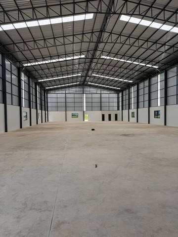 โรงงานให้เช่า  หนองบอนแดง บ้านบึง ชลบุรี  Factory for Sale & Rent in Ban Bueng, Chon Buriรหัสทรัพย์ WANS6921คุณวรรณ   :   064-782-8966   (AG)https://line.me/ti/p/qbnaHZKGUkพื้นที่โรงงาน  :พื้นที่ใช้สอย 980 ตร.ม. ขนาด 20 × 49 เมตรเนื้อที่ 1 ไร่ 3 งานความสูงโรงงาน 10 เมตรความสูงเสากลาง 9 เมตรความสูงเสาริม 7 เมตรระบบไฟฟ้า 250 KVAพื้นที่สีเหลืองสำนักงานและสิ่งอำนวยความสะดวก   :ออฟฟิศขนาด 4 × 5 เมตร จำนวน 2 ห้องห้องน้ำ 3 ห้องค่าเช่าและเงื่อนไข  :ค่าเช่า 130,0
