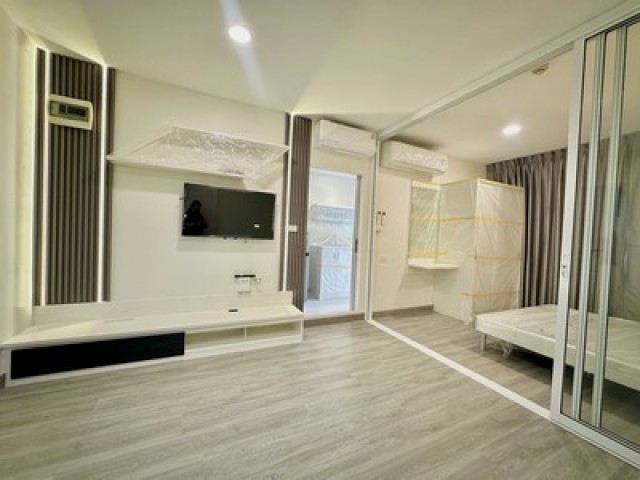 รีโนเวทพร้อมเฟอร์ใหม่ทั้งห้อง!! ขายโครงการดีคอนโดจรัญ-บางขุนนนท์ ห้องสวยพร้อมเข้าอยู่.TPI-3354.ขายห้องชุดโครงการดีคอนโดจรัญ-บางขุนนนท์ ห้องรีโนเวทใหม่พร้อมเฟอร์นิเจอร์ใหม่แถมไปด้วยเลย .รายละเอียด:✅ ขนาด 30.14 ตร.ม. (รวมพื้นที่ระเบียง)✅ ชั้น 1 ✅ ระเบียงหันทิศตะวันออกเฉียงใต้✅ ค่าส่วนกลางประมาณ 14,500 ต่อปี✅ มี key card เข้าออกอาคาร✅ ฟิตเนส/สระว่ายน้ำ✅ ห่าง MRT บางขุนนนท์เพียง 