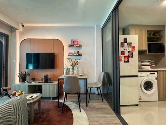 Sub1534ขายขาดทุน ขายดาวน์ The Base Ratchada 19 by Sansiriคอนโด Pet Friendly เลี้ยงน้องหมา/น้องแมวได้ตามกฎโครงการ เจ้าของขายเอง ขายต่อก่อนยื่นกู้ค่ะ ทำเลรัชดา 19 / วิภาวดีรังสิต 16ใกล้ MRT รัชดาภิเษก เดินทางสะดวกเชื่อมต่อรัชดา / วิภาวดี / ลาดพร้าวใกล้ Central Ladprao, Union Mall และ The Street Ratchada รายละเอียดห้อง• ชั้น 2• แบบห้อง 1Dm (Pet)• ขนาด 30.50 ตร.ม.• 1 ห้องนอน | 1 ห้องนั่งเล่น | 1 ห้องครัว | 1 ห้องน้ำ• ห้อง Pet Type เหมาะสำหรับคนเลี้ยงสัตว�