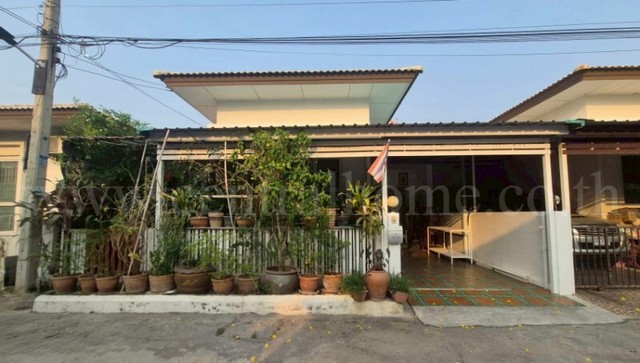รหัสทรัพย์ :&nbsp;N0902บ้านแฝด เดอะฟิวชั่น บางปะอิน สภาพสวย ราคาถูกสุดในโครงการที่ตั้ง :&nbsp;ตำบลบ้านกรด อำเภอบางปะอิน จังหวัดพระนครศรีอยุธยา 13160รายละเอียดทรัพย์- บ้านแฝด 1 ชั้น เนื้อที่ 36 ตารางวา พื้นที่ใช้สอย 90 ตารางเมตร- 2 ห้องนอน, 1 ห้องน้ำ, 1 ห้องครัว, 1 ที่จอดรถ- แอร์ 4 เครื่อง, เครื่องทำน้ำอุ่น, ตู้เสื้อผ้า, ปั๊มน้ำ, ผ้าม่าน&nbsp;&nbsp;- ค่าส่วนกลาง 540 บาท / เดือน- หน้าบ้านหันไปทางทิศ�