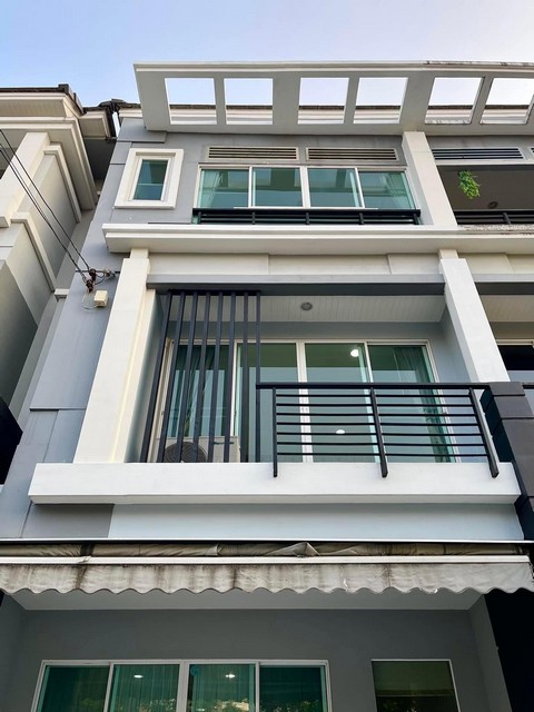 ให้เช่าทาวน์โฮม 3 ชั้น หมู่บ้านกลางเมืองพระราม 9 - รามคำแหง 39 ใกล้ทาวน์อินทาวน์ ใกล้เลียบด่วน *** ราคาเช่า 35,000 บาท/เดือน  ติดต่อ::  ชยา โทร/ID Line:: 0942823961   Link Line:: https://line.me/ti/p/3xFA1An8Kcรหัส# T26-1194 ทาวน์โฮม 3 ชั้น หมู่บ้านกลางเมืองพระราม 9-รามคำแหง 39โครงการตกแต่งสไตล์โมเดิร์น พร้อมสิ่งอำนวยความสะดวกครบครัน๐ เนื้อที่ 20 ตารางวา ๐ พื้นที่ใช้สอย 149 ตารางเมตร๐ หน้ากว้าง 5 เมตร๐ 3 ห้องนอน 3 ห้องน้ำ๐ 1 ห้อ�