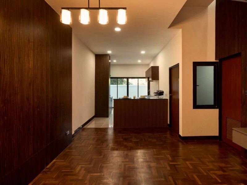 ขาย 5.5 ล้านบาท*ทาวน์โฮม 4 ชั้น ต.ช้างเผือกใกล้ศูนย์ราชการเชียงใหม่วงแหวนรอบ 2 รีโนเวทใหม่ บ้านใหม่ บิ้วท์อินสวย พื้นที่ใหญ่ อยู่สบาย เดินทางสะดวก.รายละเอียดตัวบ้าน• ทาวน์โฮม 4 ชั้น รีโนเวทใหม่ทั้งหลัง• พื้นที่ใช้สอยกว้างถึง 317 ตารางเมตร4 ห้องนอน5 ห้องน้ำ1 ห้องครัว1 ห้องทานข้าว1 ห้องโถงนั่งเล่น1 ห้องอเนกประสงค์ (ห้องทำงาน / ห้องประชุม / ห้องพักผ่อน)ที่จอดรถ 1 คัน.บ้า�