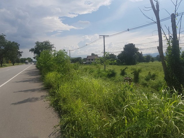 ขายที่ดิน ติดAH1 สวยมากมาย ติดถนนพหลโยธิน ถนนเอเซีย แปลงที่ดินรูปสี่เหลี่ยมผืนผ้า เนื้อที่ 3-1-40 ไร่ โฉนดที่ดินเลขที่ 11317 ต.ตากออก อ.บ้านตาก จ.ตาก  ผ่อนตรงกับเจ้าของได้  เช่า 4000 บาท/ไร่/ปี  แบ่งโฉนดขาย ไร่ละ 1,800,000 บาท ค่าใช้จ่ายวันโอนคนละครึ่ง  แบ่งโฉนดขาย ติดถนนสายหลักใหญ่ของแผนที่ประเทศไทยเส้นทางหลักขึ้นสายเหนือ AH1 ที่สวยติดถนนพหลโยธิน  ที่ดินติดถนนเอเซีย AH1  หน้ากว้