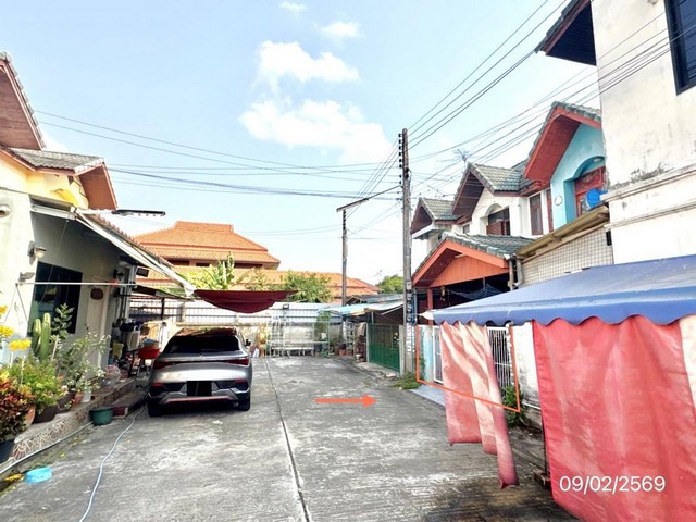 ขายทาวน์เฮ้าส์ปทุมธานี โครงการ เปรมฤทัย ฟ้าหลวง คลอง 2     ซอย ภายในโครงการ ถนน เสมาฟ้าคราม ตำบล คูคต อำเภอ ลำลูกกา จังหวัด ปทุมธานี  ราคา  1,500,000   บาท  ( ราคาต่อรองได้ )  รายละเอียดทรัพย์ -  เนื้อที่ 20.00 ตร.ว.  พื้นที่ใช้สอย 126.00 ตร.ม. -  3 ห้องนอน 2 ห้องน้ำ  -  1 ที่จอดรถ  -  บ้านหันไปทางทิศ  พิกัดทรัพย์ :  https://maps.app.goo.gl/P1YY9NowRHJ4rED66  สถานที่ใกล้เคียง    - โลตัส ลำลูกกา คลอง 2 - BTS คูคต - วัดโพสพผลเจริญ - เซียร์ 