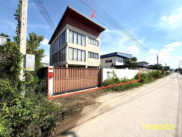 ขายอาคารสำนักงานปทุมธานี โครงการ ปิ่นทองแลนด์ 6/2    ซอย ภายในโครงการ ถนนเลียบคลองลากค้อน ตำบล หน้าไม้ อำเภอลาดหลุมแก้ว จังหวัดปทุมธานี  ราคา  5,538,000   บาท  ( ราคาต่อรองได้ )  รายละเอียดทรัพย์ -  เนื้อที่ 0-1-50.00 ไร่ -  อาคารสำนักงาน 3 ชั้น, อายุอาคาร 4 ปี, พื้นที่ใช้สอย 298.93 ตร.ม. 5 ห้องน้ำ -  บ้านหันไปทางทิศ ตะวันตกเฉียงเหนือ  พิกัดทรัพย์ : https://maps.app.goo.gl/s6y7JF44YbSz6WWq7  สถานที่ใกล้เคียง   - ดูโฮม บางบั�