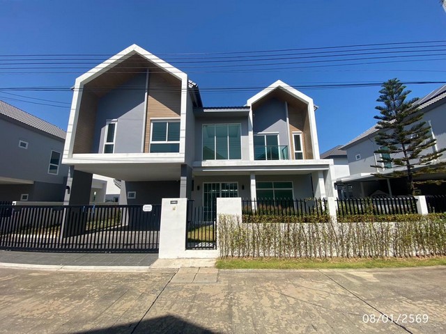 ขายบ้านเดี่ยวปทุมธานี โครงการ บ้านฟ้าปิยรมย์ นอร์เดิร์น วงแหวน-ลำลูกกา คลอง 6   ซอย 6 ถนน ลำลูกกา ตำบล บึงคำพร้อย อำเภอ ลำลูกกา จังหวัด ปทุมธานี  ราคา  8,000,000   บาท  ( ราคาต่อรองได้ )  รายละเอียดทรัพย์ -  เนื้อที่ 73.50 ตร.ว.   พื้นที่ใช้สอย 214.31 ตร.ม. -  4 ห้องนอน 5 ห้องน้ำ -  1 ที่จอดรถ  -  บ้านหันไปทางทิศ ใต้  พิกัดทรัพย์ :  https://maps.app.goo.gl/qDmDC783GTwSY6bf8  สถานที่ใกล้เคียง   - ตลาดบ้านฟ้า เลอ มาร์เช่ - โลตัส บ้า�