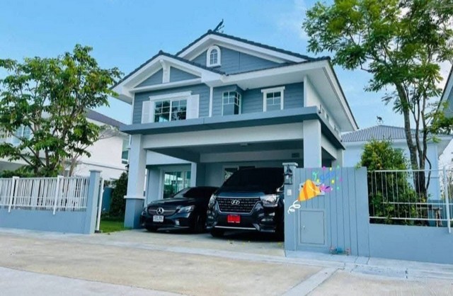 ให้เช่าบ้านเดี่ยว 2 ชั้น โครงการVillaggio Srinakarin-Bangna ทำเลเดินทางสะดวก เหมาะสำหรับครอบครัวหรือคนทำงานที่ต้องการทรัพย์พร้อมอยู่รายละเอียดทรัพย์- บ้านเดี่ยว 2 ชั้น- พื้นที่ใช้สอยประมาณ 160 ตารางเมตร- 3 ห้องนอน- 3 ห้องน้ำ- Ready to move in- Pet Friendlyจุดเด่น- ทำเลเชื่อมต่อถนนสายหลักและสิ่งอำนวยความสะดวกได้สะดวก- เหมาะสำหรับอยู่อาศัยระยะยาว- พร้อมเข้าอยู่สิ่งอำนวยความสะดวกภายในโครงการ- คล�