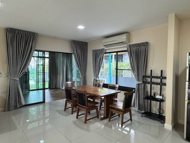 RHT2725 ให้เช่าบ้านเดี่ยว 2ชั้น หลังมุม ติดถนน กาญจนภิเษก ใกล้ The mall บางแค ถนน ราชพฤกษ์ และรร เลิศหล้า กาญจนาภิเษก หมู่บ้านมัณฑนา วงแหวน–กัลปพฤกษ์ เนื้อที่ 74 ตร.วา 4 ห้องนอน 3 ห้องน้ำ  แอร์ทั้งหลัง 5 เครื่อง  จอดรถ 4 คัน (มีหลังคา)สนใจติดต่อคุณเจี๊ยบ 092-851-6969Line :Keti2522ค่าเช่าเพียง 62,000 บาท/เดือนที่ตั้ง ถ. กาญจนาภิเษก แขวงหลักสอง บางแค กรุงเทพมหานคร 1015บ้านเดี่ยวหัวมุม ติดถนนเมนใกล้คลั�