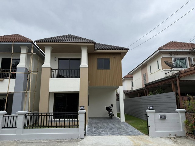 ขายบ้านเดี่ยว 2 ชั้น 36 ตรว. โครงการสวนหลวงวิลล์ เฉลิมพระเกียรติ ร.9 ซอย 28 ใกล้สวนหลวง ร.9*** ราคาขาย 3.99 ล้านบาท ฟรีโอน ติดต่อ:: ชยา  โทร/ID Line:: 0942823961   Link Line:: https://line.me/ti/p/3xFA1An8Kcรหัส# T26-1064บ้านเดี่ยว 2 ชั้น โครงการสวนหลวงวิลล์ เฉลิมพระเกียรติร.9 ซอย 28• เนื้อที่ 36 ตารางวา• 3 ห้องนอน • 3 ห้องน้ำ • 1 ครัว • 2 ที่จอดรถ การเดินทางและสถานที่ใกล้เคียง • ใกล้สวนหลวง ร.9• ใกล้รถไฟฟ้าสายสีเหลือง• ใกล้สนามบินส