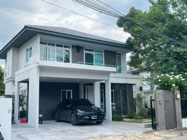 โซนแม่เหียะ ขาย 16.9 ล้าน #มัณฑนา #ซีรีนเลค #SereneLake บ้านหรู พร้อมเข้าอยู่ บรรยากาศดีในโครงการคุณภาพของ Land & Houses พร้อมพื้นที่ใช้สอยลงตัว และสิ่งอำนวยความสะดวกครบครันรายละเอียดบ้านที่ดิน 83.1 ตร.วาพื้นที่ใช้สอย 170 ตร.ม.4 ห้องนอน | 4 ห้องน้ำ2 ที่จอดรถหน้าบ้านหัน ทิศเหนือ ลมดี บรรยากาศสบาย ไม่ร้อนตกแต่งพร้อมเข้าอยู่เฟอร์นิเจอร์ให้เกือบทุกรายการBuilt-in ให้ครบกล้องวงจรปิด Hikvision 4 �