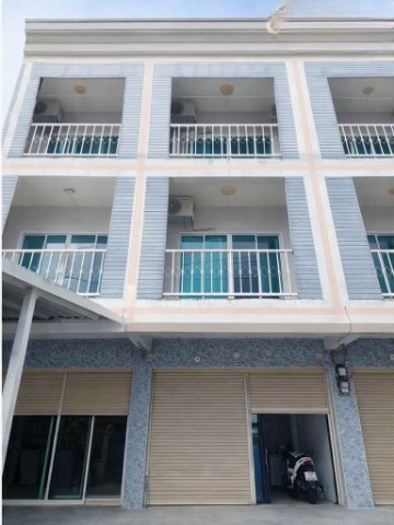 ทำเลแม่สอด ใกล้เดินทางสะดวก พร้อมแอร์ สนามบินแม่สอด 3.6กม. โรบินสันแม่สอด 1.1 กม. ตาก ให้เช่า ตึกแถว 3ชั้น 3 นอน 3น้ำ 11,998 บาท/เดือน  และเฟอร์นิเจอร์ครบ ใกล้ตลาดสดเทศบาลบ้านเหนือ-วัดบุญญาวาส 900 ม.ขนาด 20 ตร.วา. 240 ตร.ม  หรือขาย ใกล้แหล่งชุมชน และสิ่งอำนวยความสะดวก เหมาะสำหรับอยู่อาศัย โฮมออฟฟิศ หรือประกอบธุรกิจ Fully furnished with air conditioning. Robinson MaeSot 1.1km Tak. For rent 3-story townhouse 3bed 3bath. 20sq.wa. 240sq.m. Mae Sot Airport 3.6 km. Near Ban Nuea Municipal Fresh 