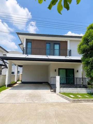 ให้เช่าบ้านเดี่ยว 2 ชั้น 50 ตรว. 3 ห้องนอน โครงการ Centro อ่อนนุช-สุวรรณภูมิ ใกล้สนามบินสุวรรณภูมิติดต่อ:: ชยา โทร/ID Line:: 0942823961Link Line:: https://line.me/ti/p/3xFA1An8Kcรหัส# T26-948บ้านเดี่ยว 2 ชั้น 50 ตรว. Centro อ่อนนุช-สุวรรณภูมิ• เนื้อที่ดิน 50 ตารางวา• พื้นที่ใช้สอย 175 ตารางเมตร• 3 ห้องนอน 3 ห้องน้ำ• หน้าบ้านหันทิศใต้ ช่วงบ่ายไม่ร้อน• แอร์ครบทุกห้อง• เฟอร์นิเจอร์• ครัวบิ้วอิน• ประตูรั้วไฟฟ้าสิ่งอำนวยความสะด