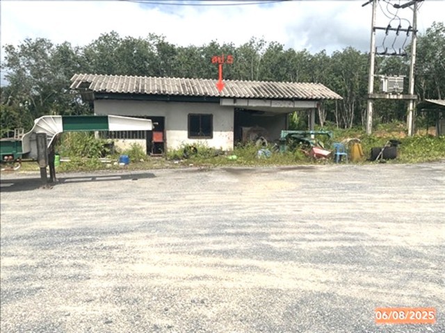 ขายอาคารสำนักงานนครศรีธรรมราช อำเภอฉวาง    ถนน สายฉวาง-ลานสกา  ตำบล ละอาย อำเภอ ฉวาง จังหวัด นครศรีธรรมราช  ราคา 15,276,000 บาท  ( ราคาต่อรองได้ )  รายละเอียดทรัพย์ -  เนื้อที่ 6-0-0.00 ไร่ -  อาคารสำนักงาน 2 ชั้น, อายุอาคาร 8 ปี, พื้นที่ใช้สอย 274.00 ตร.ม., 2 ห้องนอน, 2 ห้องน้ำ -  และสิ่งปลูกสร้างอื่นๆรวม 7 รายการ -  บ้านหันไปทางทิศ ใต้  พิกัดทรัพย์ : https://maps.app.goo.gl/nNKt5PN8a6rbSNNL6  สถานที่ใกล้เคียง   - โรงพยาบาลสมเ�