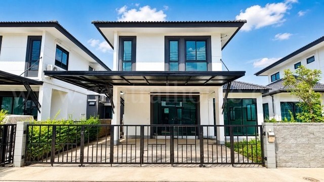 รหัสทรัพย์&nbsp; N1475บ้านแฝด หมู่บ้านฉัตรหลวง 19 - รังสิตคลองสาม ถูกที่สุดในโครงการที่ตั้ง :&nbsp;ตำบลคลองสาม อำเภอคลองหลวง จังหวัดปทุมธานี 12120รายละเอียดทรัพย์- ที่ดิน 45 ตร.ว.&nbsp;พื้นที่&nbsp; 116 ตร.ม.- บ้านใหม่ไม่เคยเข้าอยู่ จำนวนชั้น 2 ชั้น- 4 ห้องนอน, 3 ห้องน้ำ, 1 ห้องอเนกประสงค์, 1 ห้องครัว, 2&nbsp;ที่จอดรถ- เครื่องปรับอากาศ 3 เครื่อง- ต่อเติมโรงรถ- ต่อเติมครัวหลังบ้าน-&nbsp;ทิศใต้ อากาศถ่ายเท�