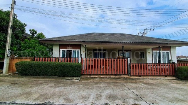 รหัสทรัพย์ N1482บ้านแฝดชั้นเดียว นิคมพัฒนา ซ.3 สำหรับพักอาศัยเอง หรือซื้อลงทุนรีโนเวทปล่อยเช่า ถูกมาก!!!!ที่ตั้ง :&nbsp; ถนนนิคมพัฒนา ซอย 3 ตำบลนิคมพัฒนา อำเภอนิคมพัฒนา จังหวัดระยองรายละเอียดทรัพย์- บ้านแฝดชั้นเดียวทำเลดีนิคมพัฒนา เหมาะซื้ออยู่เองหรือซื้อลงทุนรีโนเวทปล่อยเช่า ราคาถูกสุดในโครงการ- สภาพบ้านดี คุ้มต่อการลงทุนรีโนเวท- บ้านเดี่ยวชั้นเดียว ขนาดพื้น�