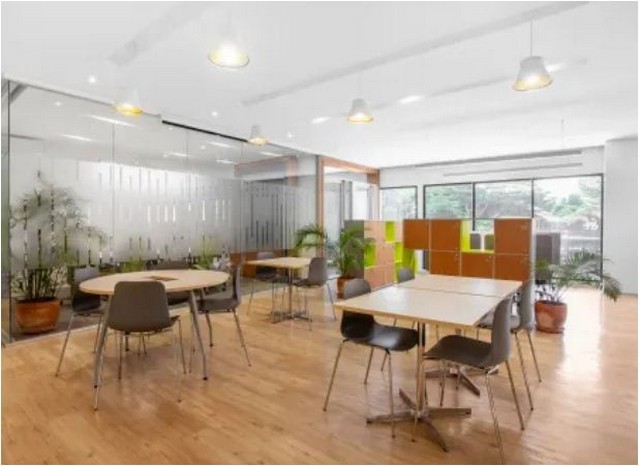 ออฟฟิศให้เช่า ชลบุรี ตกแต่งพร้อมใช้ แหลมฉบัง ฮาร์เบอร์มอลล์  มีพนักงาน 1 ท่านขึ้นไป ถนนสุขุมวิท ต.ทุ่งสุขลา อ.ศรีราชา จ.ชลบุรี โทร O84,543,4833 - O86,397,4454 ดูข้อมูลอาคารอื่นที่ www.irentoffice.com ยินดีรับฝากขาย-เช่าสำนักงาน- รองรับพนักงานตั้งแต่ 1 ท่านขึ้นไป ราคาค่าเช่าประมาณ 8,000 บาทขึ้นไป- มีอุปกรณ์สำนักงานครบทั้งโต๊ะ เก้าอี้ ตู้เก็บเอกสาร พร้อมใช้- ระบบอินเตอร์เน็ต และ wifi ตลอดระยะเวล�
