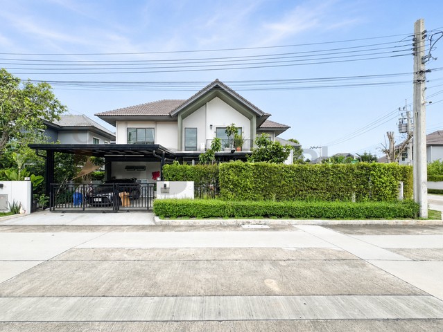 บ้านเดี่ยว เว นิ ว โฟ ล ว์ แจ้งวัฒนะ venue flow chaengwattanaที่ตั้ง : ตำบล คลองข่อย อำเภอปากเกร็ด นนทบุรี 11120รายละเอียดทรัพย์ บ้านเดี่ยว 2 ชั้น หลังมุมเนื้อที่ 83.3 ตร.ว. พื้นที่ใช้สอย 230 ตรม.ห้องนอน 4 ห้อง 3 น้ำ 2 ห้องนั่งเล่นต่อเติมห้องเก็บของ ห้องเอนกประสงค์จอดรถในบ้าน 2 คันหน้าบ้านหัน ทิศใต้บ้านอยู่ต้นโครงการสถานที่ใกล้เคียงโรบินสันไลฟ์สไตล์ ราชพฤกษ์โรงพยาบาลปากเกร็ด 2 ถนน345เพีย