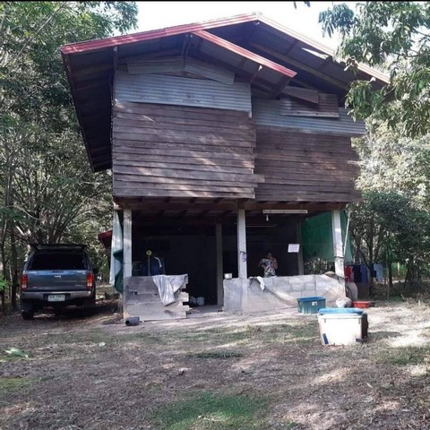 #ขายบ้านพร้อมที่ดินและสวนยาง อำเภอกุดจับ จังหวัดอุดรธานี เนื้อที่ 2 ไร่ 2 งาน 33 ตารางวา#รายละเอียดและที่ตั้งทรัพย์-ที่บ้านพร้อมดินขนาด 2 ไร่ 2 งาน 33 ตารางวา-พร้อมสวนยางสามารถกรีดได้แล้วมีคนดูแลอย่างดี-ตัวบ้านมี 2 ชั้นชั้นบนเป็นห้องโล่งสามารถกั้นห้องนอนได้ถึง 3 ห้อง ส่วนด้านล่างสามารถทำห้องนอนได้ 2 ห้อง-สามารถจอดรถได้ถึง 5 คัน-ตั้งอยู่บ้านเลขที่ 82 หมู่ 11 บ้านผัง 