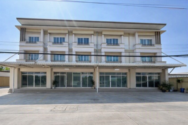 สนามบินน้ำ-ท่าทราย ใกล้กองสลาก และสำนักงาน ปปช. 700 ม.  อาคารพาณิชย์ชั้น1 ให้เช่า 1นอน 1น้ำ  พื้นที่ใช้สอย 28 ตร.ม. ที่ดิน 97 ตร.ว.ทำเลสนามบินน้ำ ใกล้กระทรวงพาณิชย์ 1.2 กม.ชุมชนขนาดใหญ่ เหมาะทำร้านค้า Barber Salon ธุรกิจบริการ หรือโฮมออฟฟิศ จดทะเบียนบริษัทได้ เดินทางสะดวก เชื่อมต่อถนนหลัก เลี่ยงเมืองนนทบุรี และรถไฟฟ้าMRTได้ง่าย ค่าเช่า 7,999 บาท/เดือนNamAirport-ThaSai Government Lottery Office 1st floor commercial building for rent 1bed 1