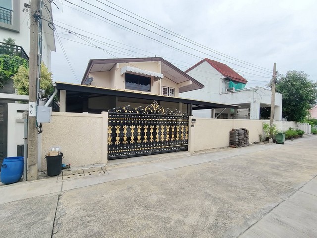 ให้เช่าบ้านเดี่ยว 2 ชั้น 76 ตร.วา 4 ห้องนอน ประชาราษฎร์บำเพ็ญ24 ย่านห้วยขวาง รัชดา เหม่งจ๋าย ใกล้ Mrt ห้วยขวาง*** ราคาเช่า 50,000 บาท/เดือน ติดต่อ:: ชยา โทร/ID Line:: 0942823961   Link Line:: https://line.me/ti/p/3xFA1An8Kcรหัส# T26-1201บ้านเดี่ยว 2 ชั้น ประชาราษฎร์บำเพ็ญ24 ย่านห้วยขวาง รัชดา เหม่งจ๋าย ๐ เนื้อที่ 76 ตารางวา ๐ 4 ห้องนอน แอร์ทุกห้อง (ข้างบน) ๐ 2 ห้องทำงาน ๐ 1 ห้องแม่บ้าน ๐ 5 ห้องน้ำ๐ แอร์ 5 ตัว (ข้างบน 4 ตัว ข้างล่าง 1 ตัว) ๐ จ