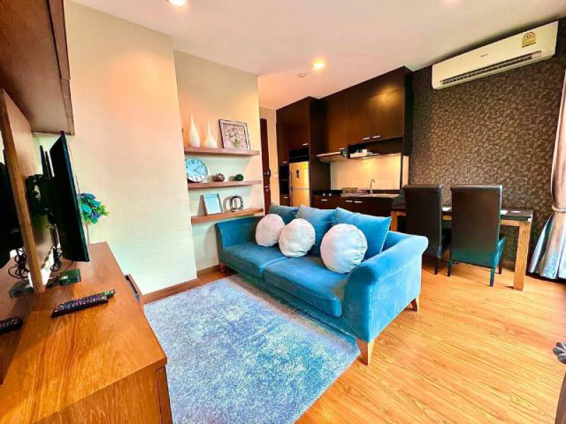 ให้เช่า 21,000/เดือนHimma Garden Condo (2 ห้องนอน)ถนนโชตนา โซนช้างเผือก เชียงใหม่บรรยากาศเงียบสงบ ร่มรื่นตกแต่งสไตล์ Warm Resort เป็นส่วนตัว.รายละเอียดห้อง• 2 ห้องนอน• 2 ห้องน้ำ• 1 ห้องนั่งเล่น• ขนาด 54 ตร.ม.• อาคาร WOOD ชั้น 2• ห้องหัวมุม• วิวสวย อากาศถ่ายเทดี• ห้องน้ำพร้อมอ่างอาบน้ำ• Sexy Bathroom พร้อมม่านกั้นเพื่อความเป็นส่วนตัว• มุ้งจีบติดตั้งครบทุกบาน.เฟอร์นิเจอร์และเครื่องใช้ไฟฟ้าครบ• แ�