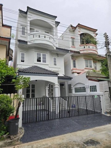 BS1073 ขายทาวน์โฮม 3 ชั้น ดอนเมือง สรงประภา ซอยวัดเวฬุวนาราม 18 ทำเลดี เหมาะอยู่อาศัยและทำโฮมออฟฟิศติดต่อ Agent คุณบัว Buaโทร 093 646 4597LINE ID Bua093ราคาเพียง 3.39 ล้านบาทขายทาวน์โฮม 3 ชั้น ย่านดอนเมือง สรงประภา ซอยวัดเวฬุวนาราม 18 สภาพดีเยี่ยม เหมาะสำหรับครอบครัวที่ต้องการบ้านในทำเลดอนเมือง หรือผู้ประกอบการที่กำลังมองหาบ้านสำหรับทำ Home Officeราคาเพียง 3.39 ล้านบาทรายละเอียดทรัพย์ทาวน์โฮ�